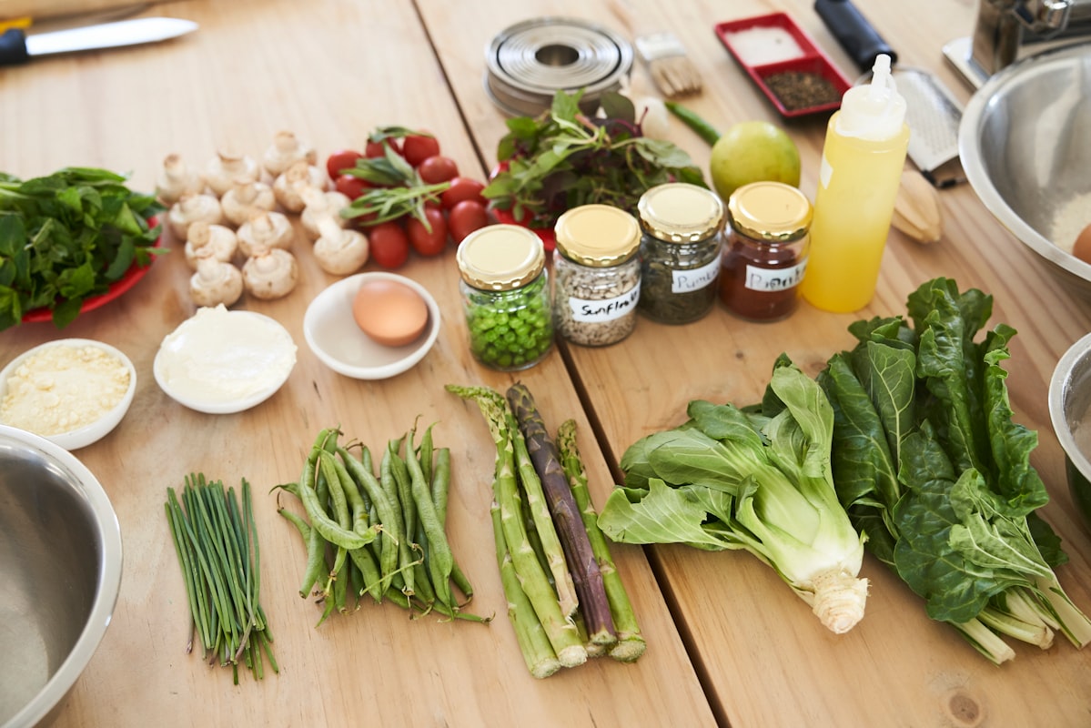 Salad buah-buahan dengan dressing yogurt alami