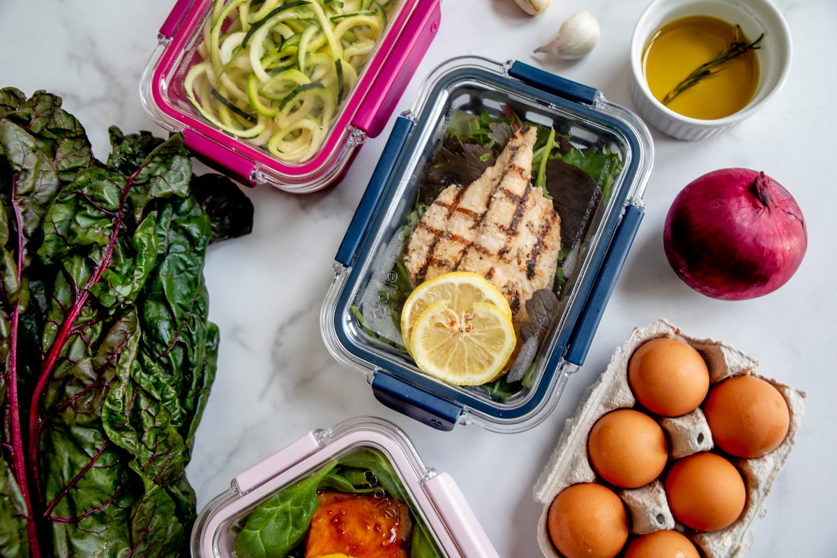 Ikan salmon panggang dengan lemon dan dill segar
